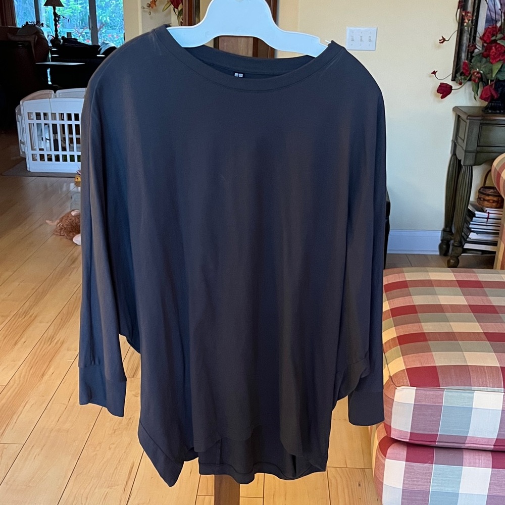 Uniqlo Dark Gray Long Sleeve tee size Med